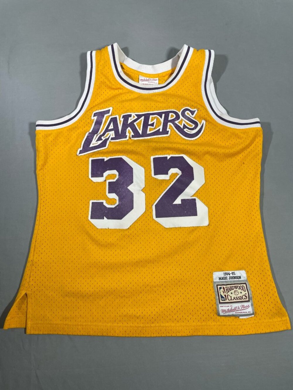 Mitchell & Ness Magic Johnson #32 Lakers Hardwood Classics Jersey (1984-85)